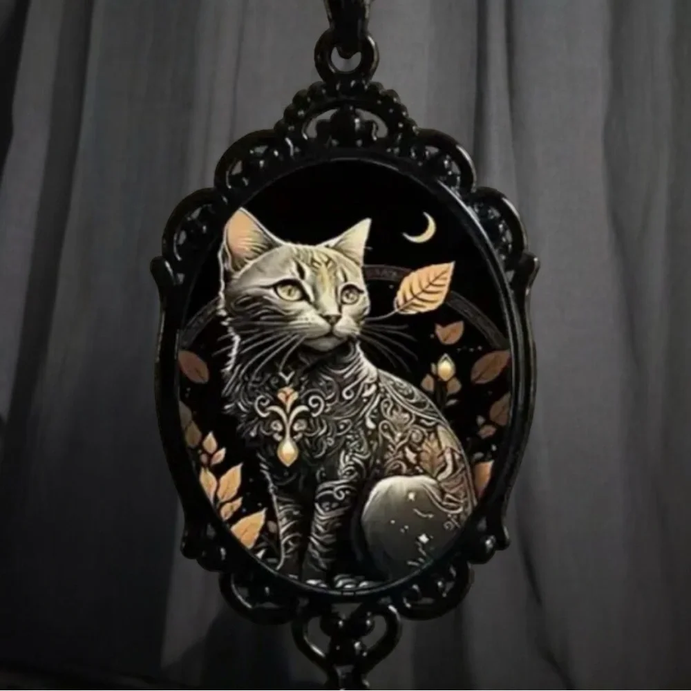Cat lovers! Vibrant light colored cat Portrait under glass~ leather rope. - Picture 1 of 3